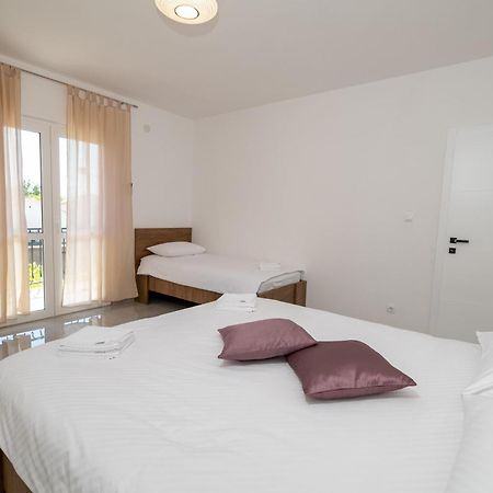 Apartments Zora Seline Rum bild